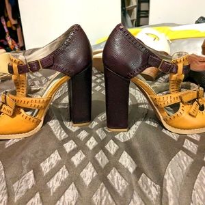 Leather HINGE heels size 7